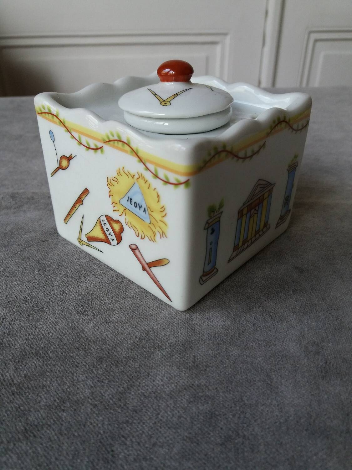 Porcelain inkwell with masonic motifs