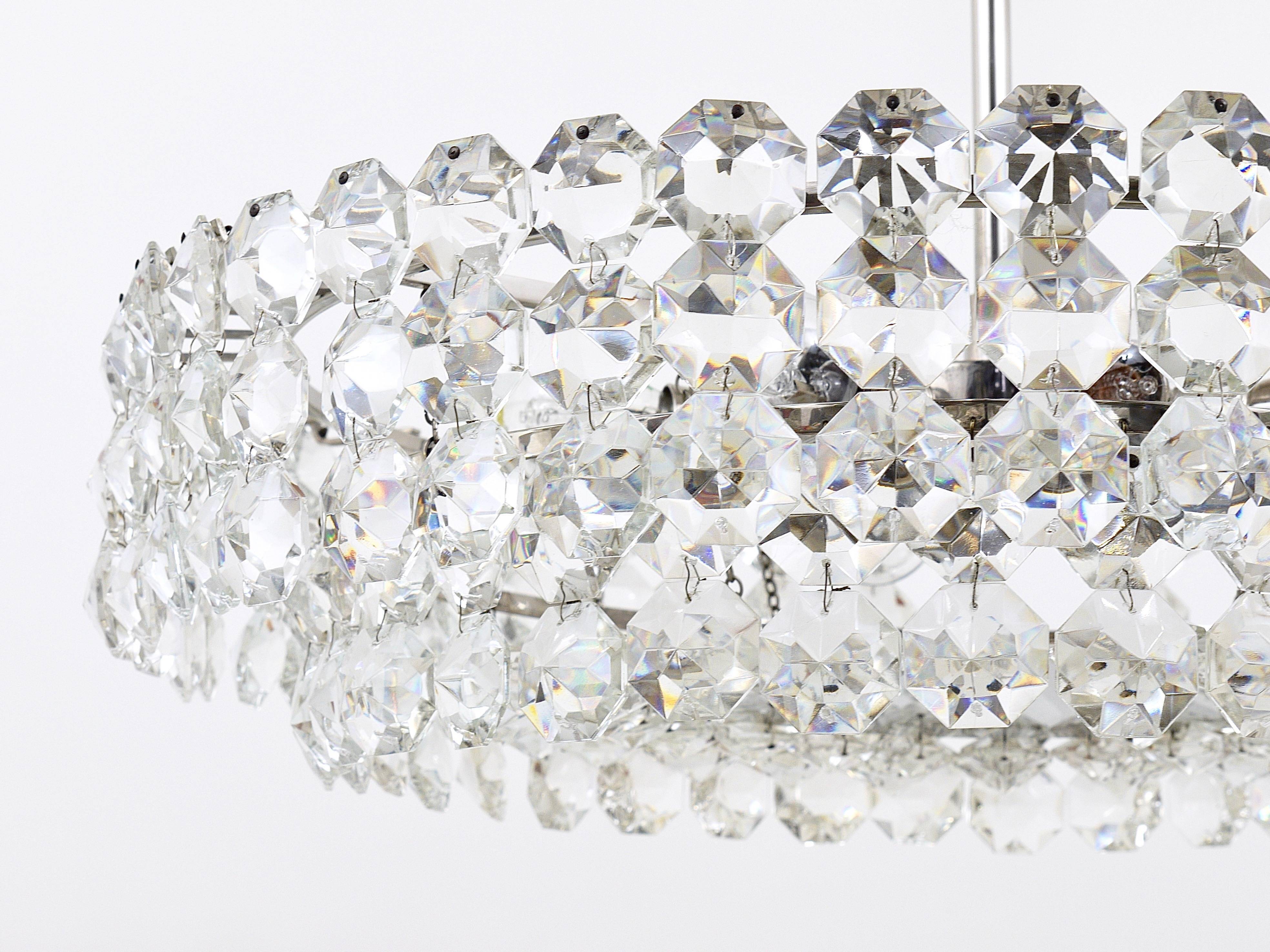 Grand chandelier Bakalowits in nickel and glass with diamond-shaped crystals, 1960s.