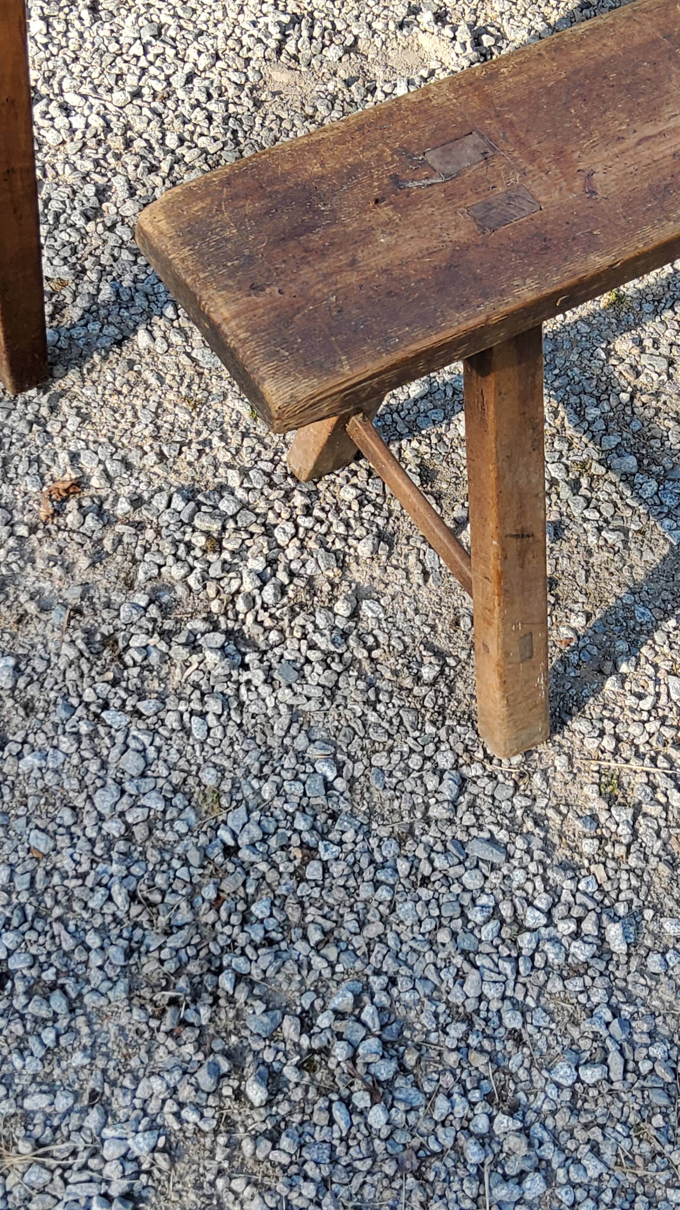 Farm table nineteenth century feet spindles 251cm and its 2 benches