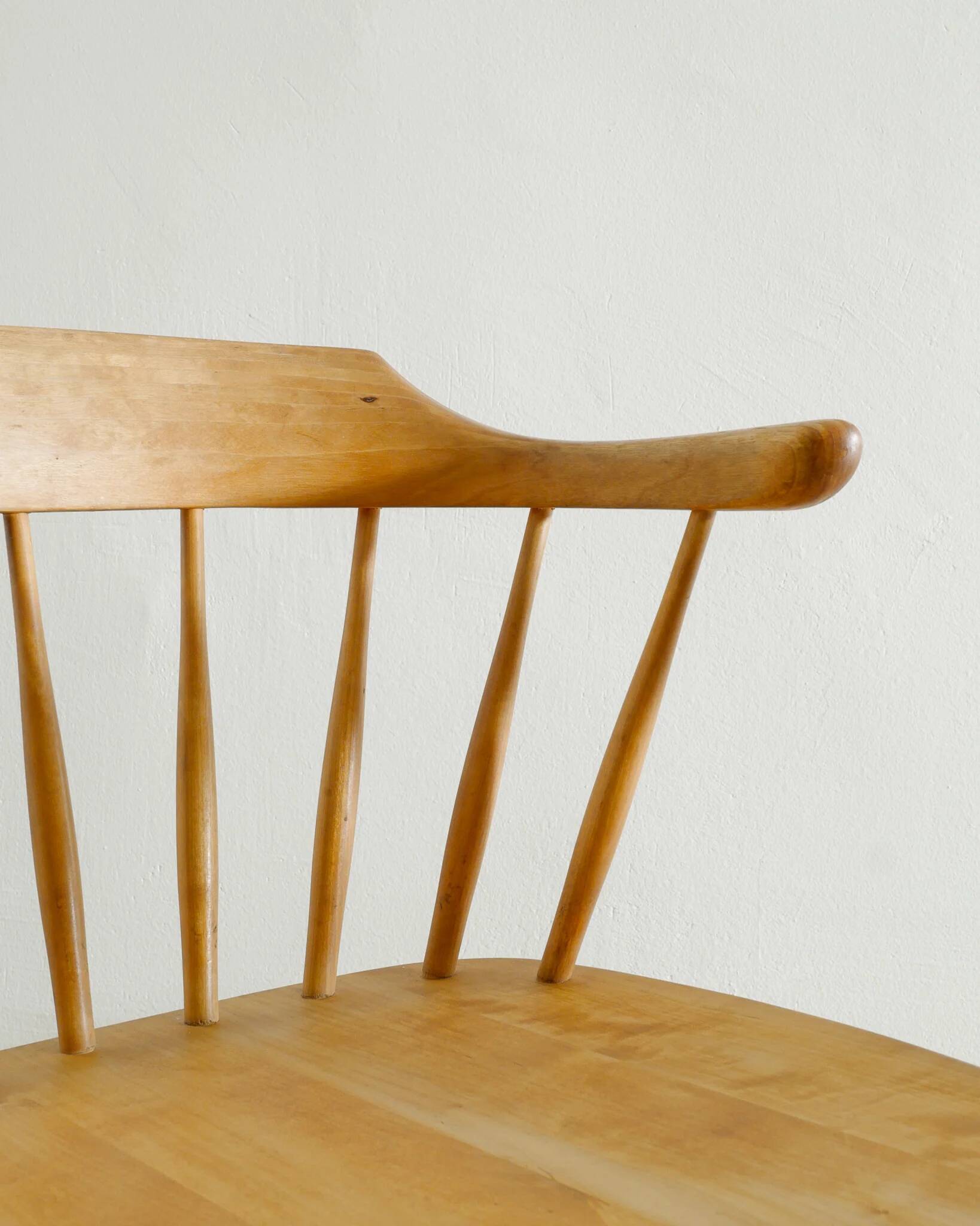 Quatre chaises de salle à manger suédoises vintage en bois sculpté, Yngve Ekström, années 1950