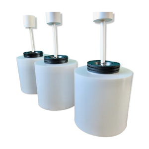 Trois suspensions cylindriques