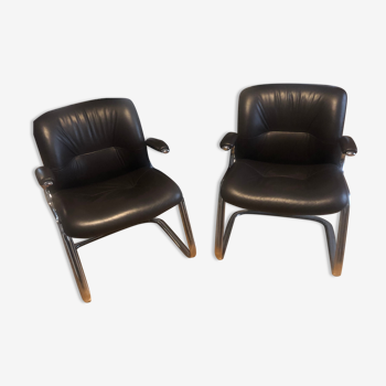 Paire de fauteuils en cuir style années 70