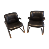 Paire de fauteuils en cuir style années 70