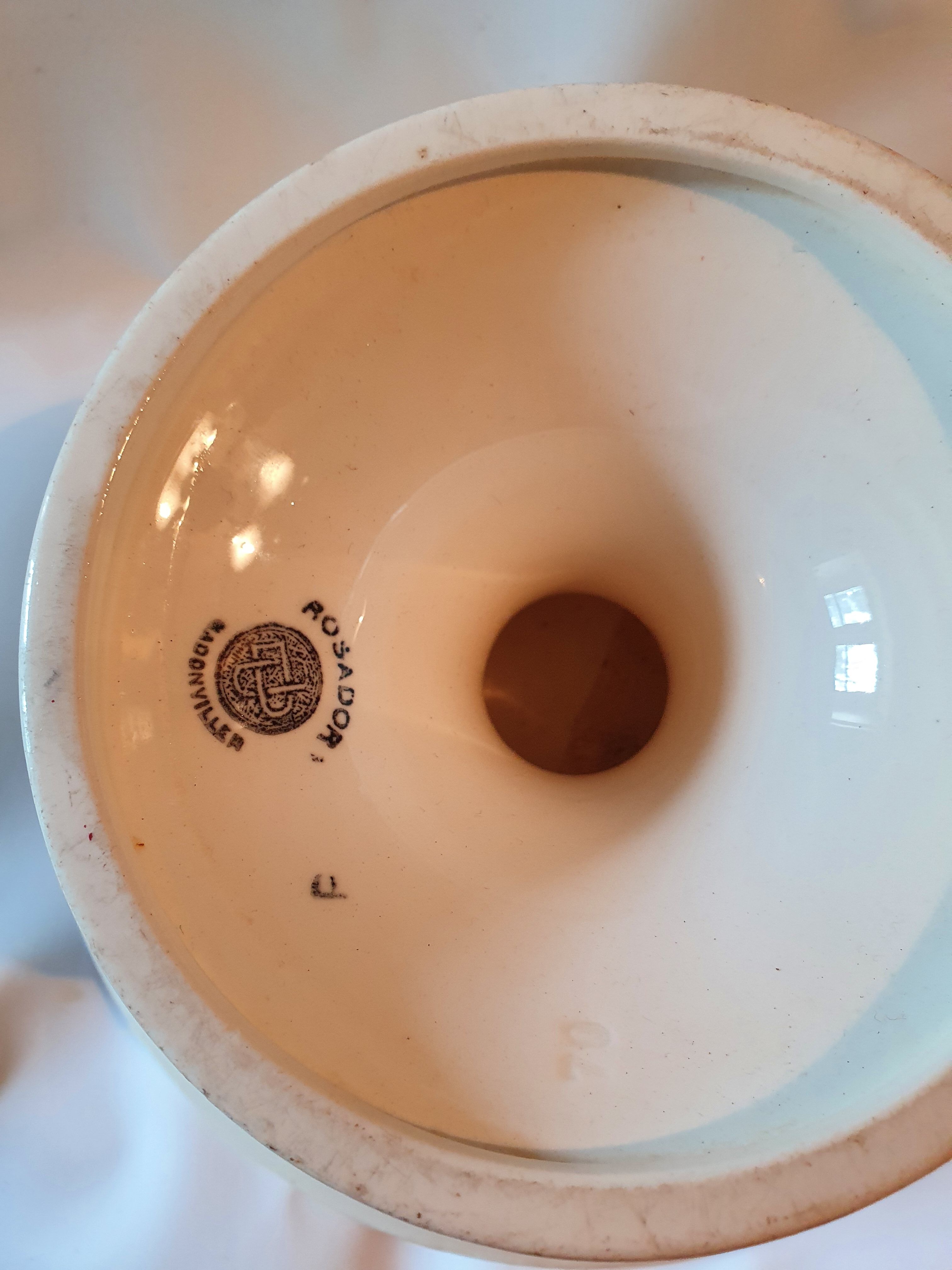 Cut on foot earthenware decoration roses