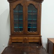 Bureau scriban en tombeau à vitrine, orme massif, XVIIIe