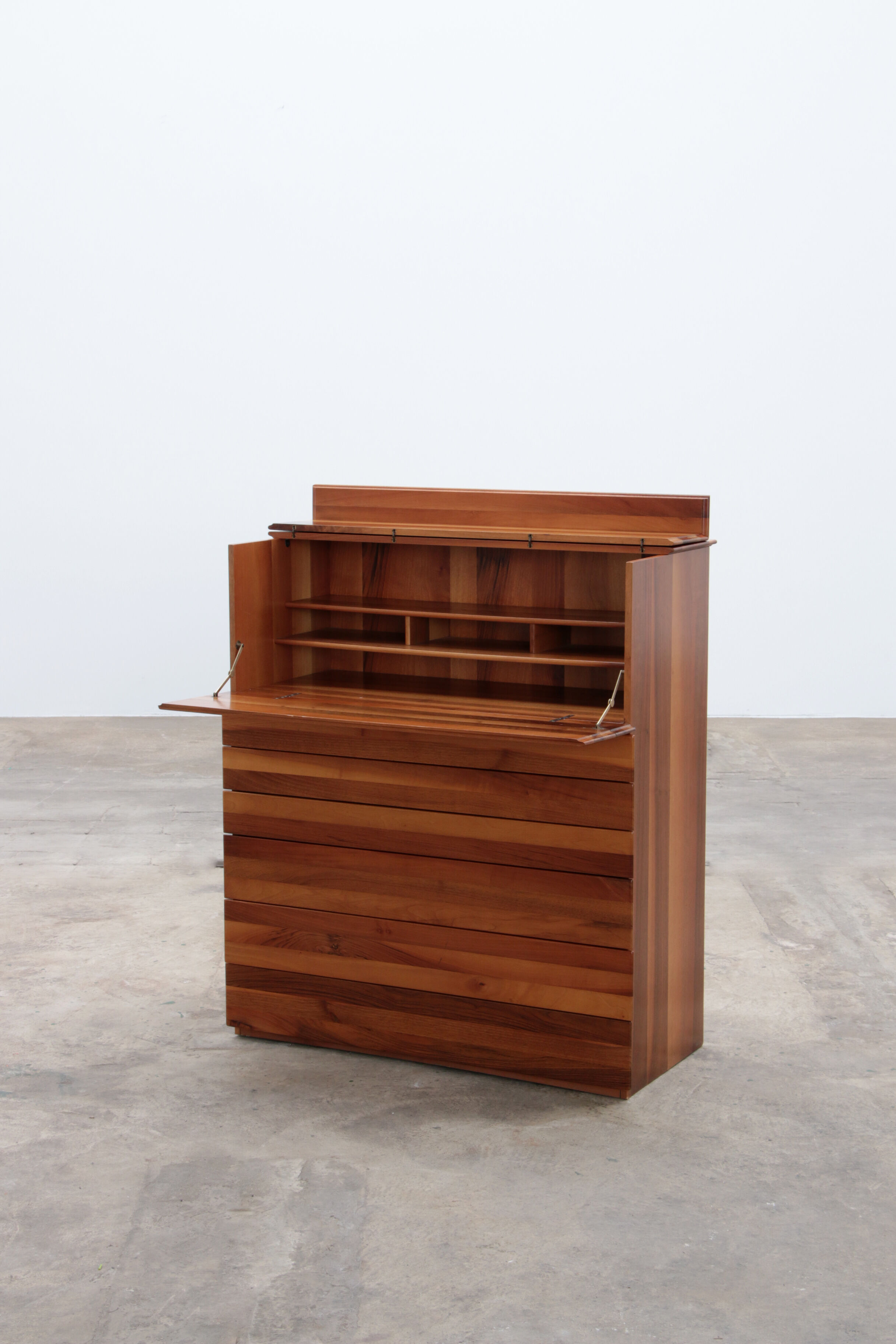 Afra & Tobia Scarpa Walnut secretary chest of drawers for Molteni, 1970 Italy
