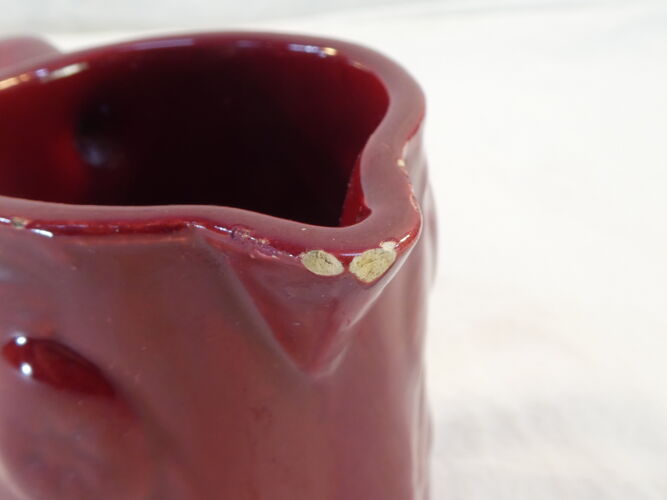 Pichet barbotine rouge vintage en faience de st clement aux fruits