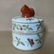 Pot couvert en faïence IMARI décor fait main, fleurs papillons et chat