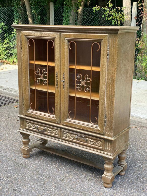 Vitrine renaissance espagnol en bois massif patiné