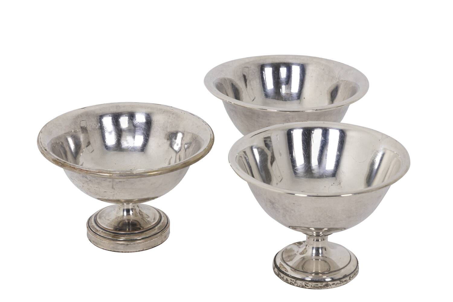 Coupe en métal argenté. Époque 1950.