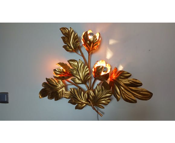 Wall light gold metal flower