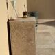 Table d’appoint, colonne en travertin