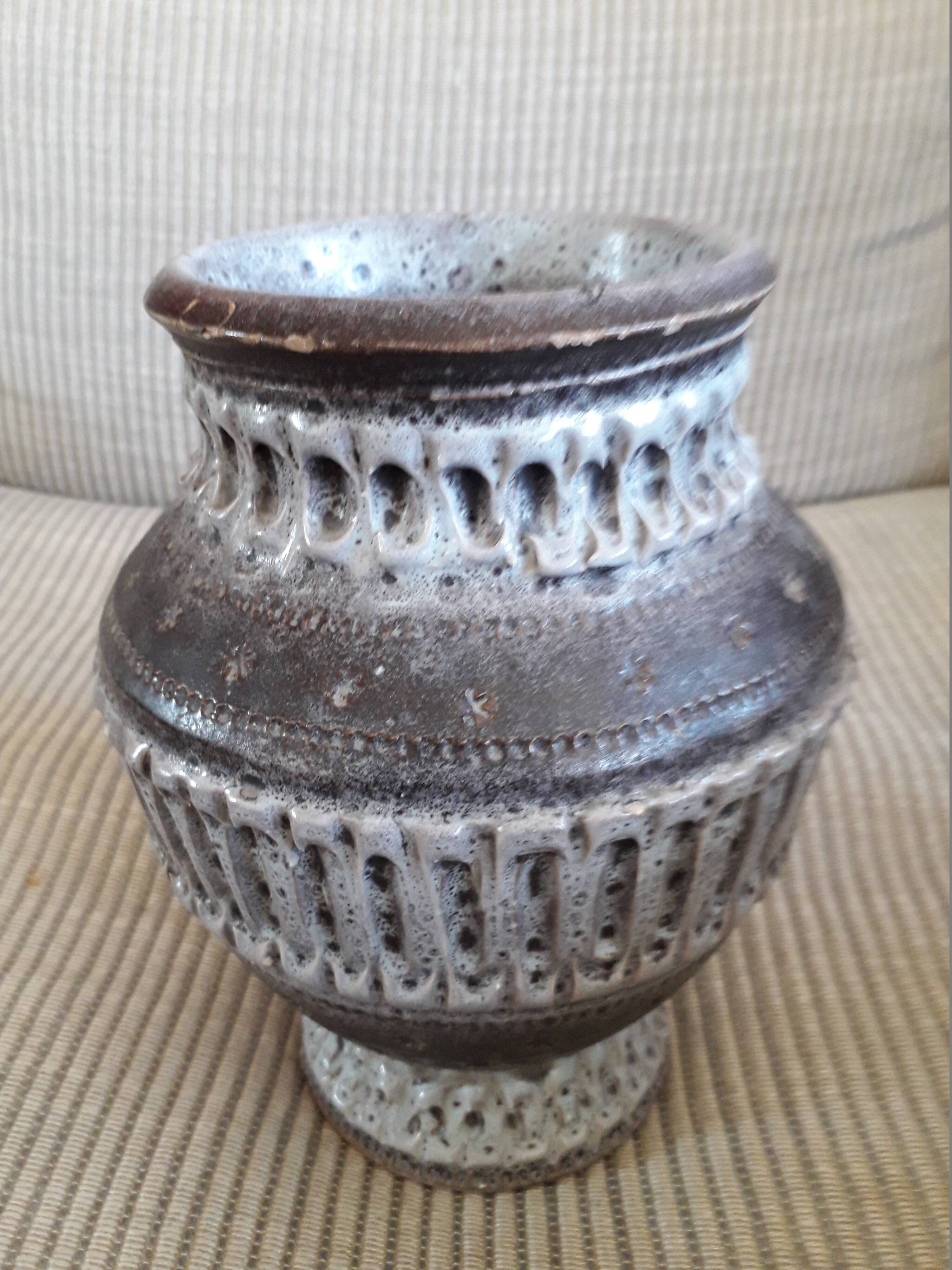 Vase vintage signé