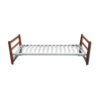 Braced rest bed 1950