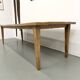 Grande table de salle à manger en chêne massif, au format XXL.