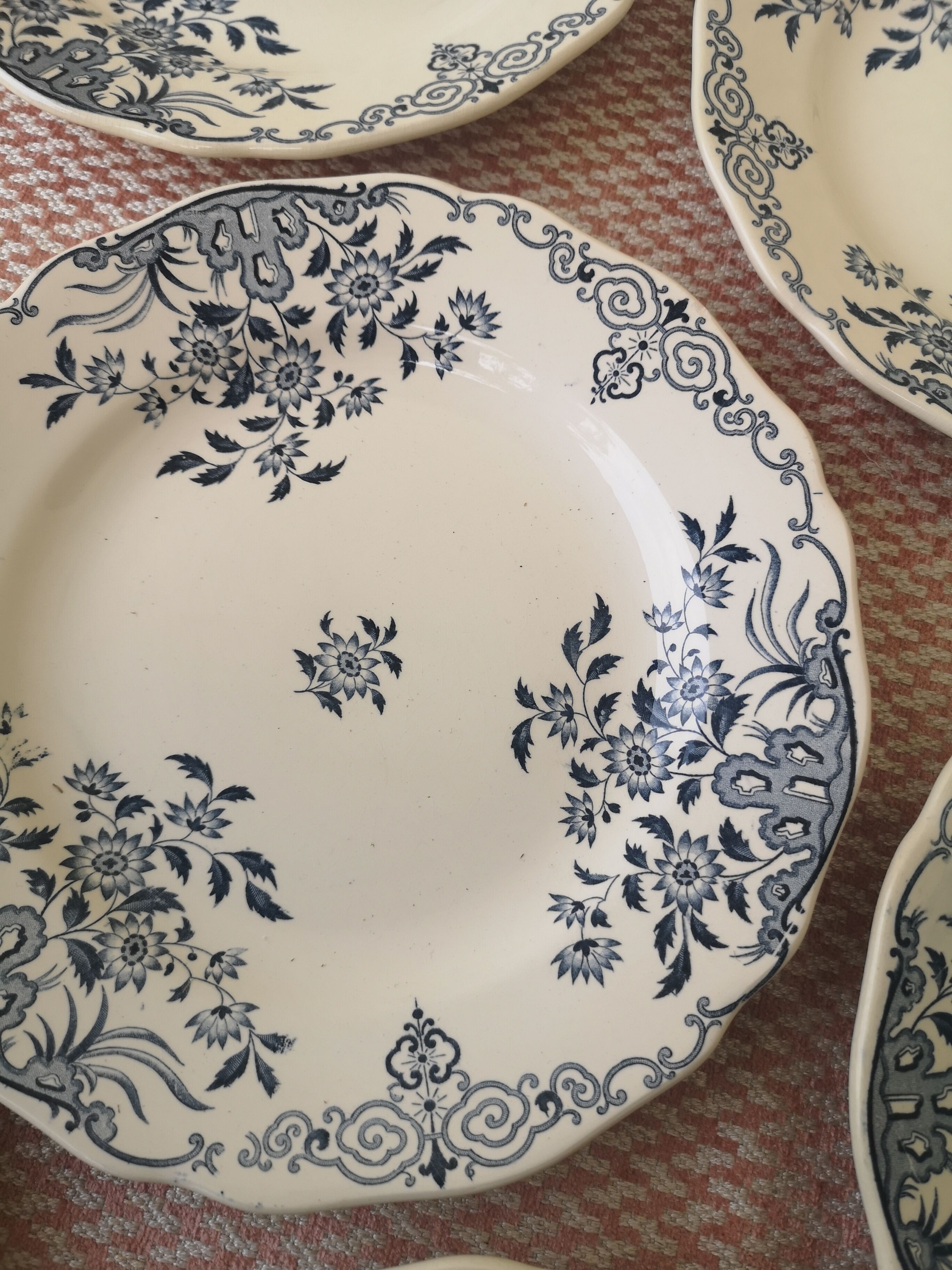 Set of 6 old flat plates, blue décor, Sarreguemines