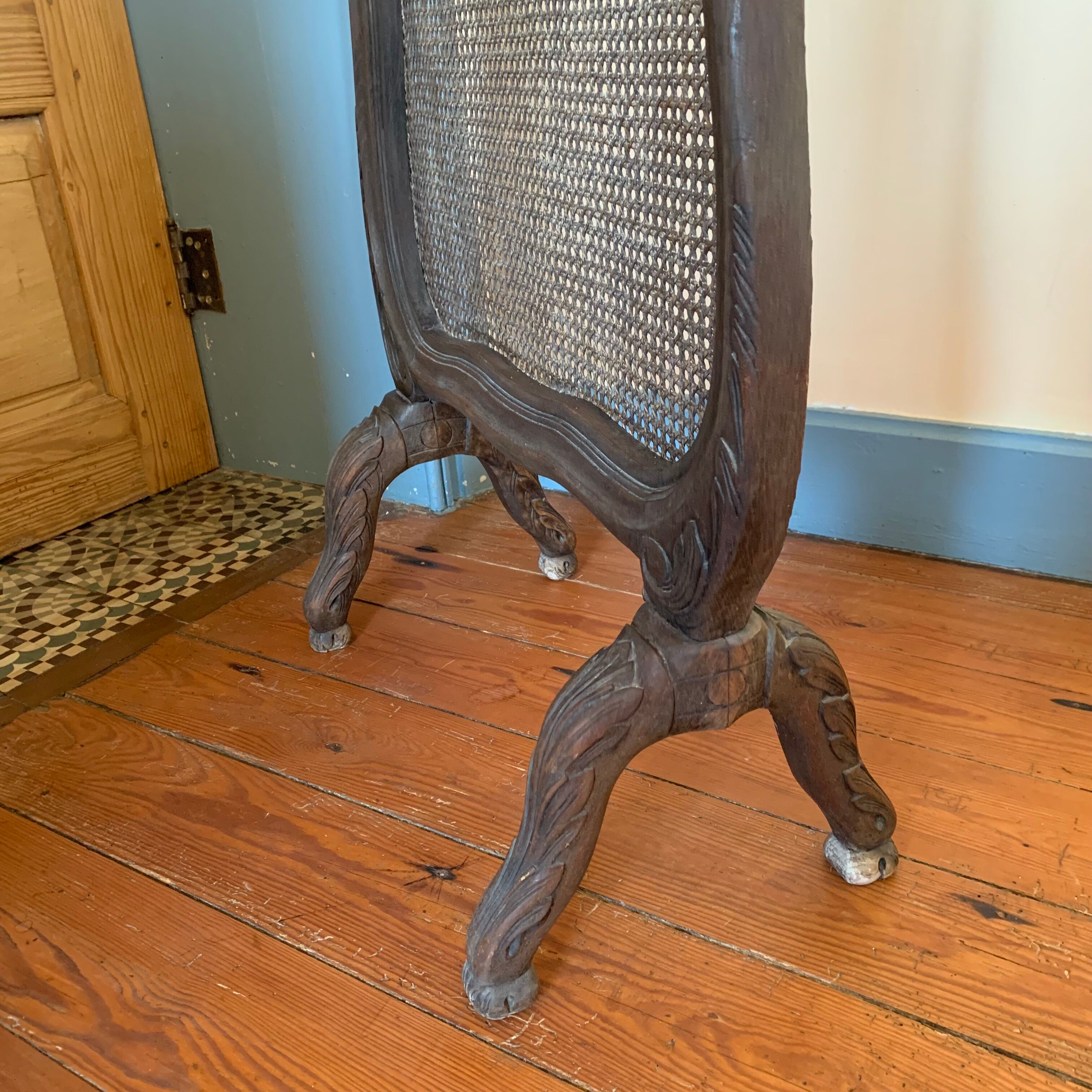 Pare feu en bois et cannage