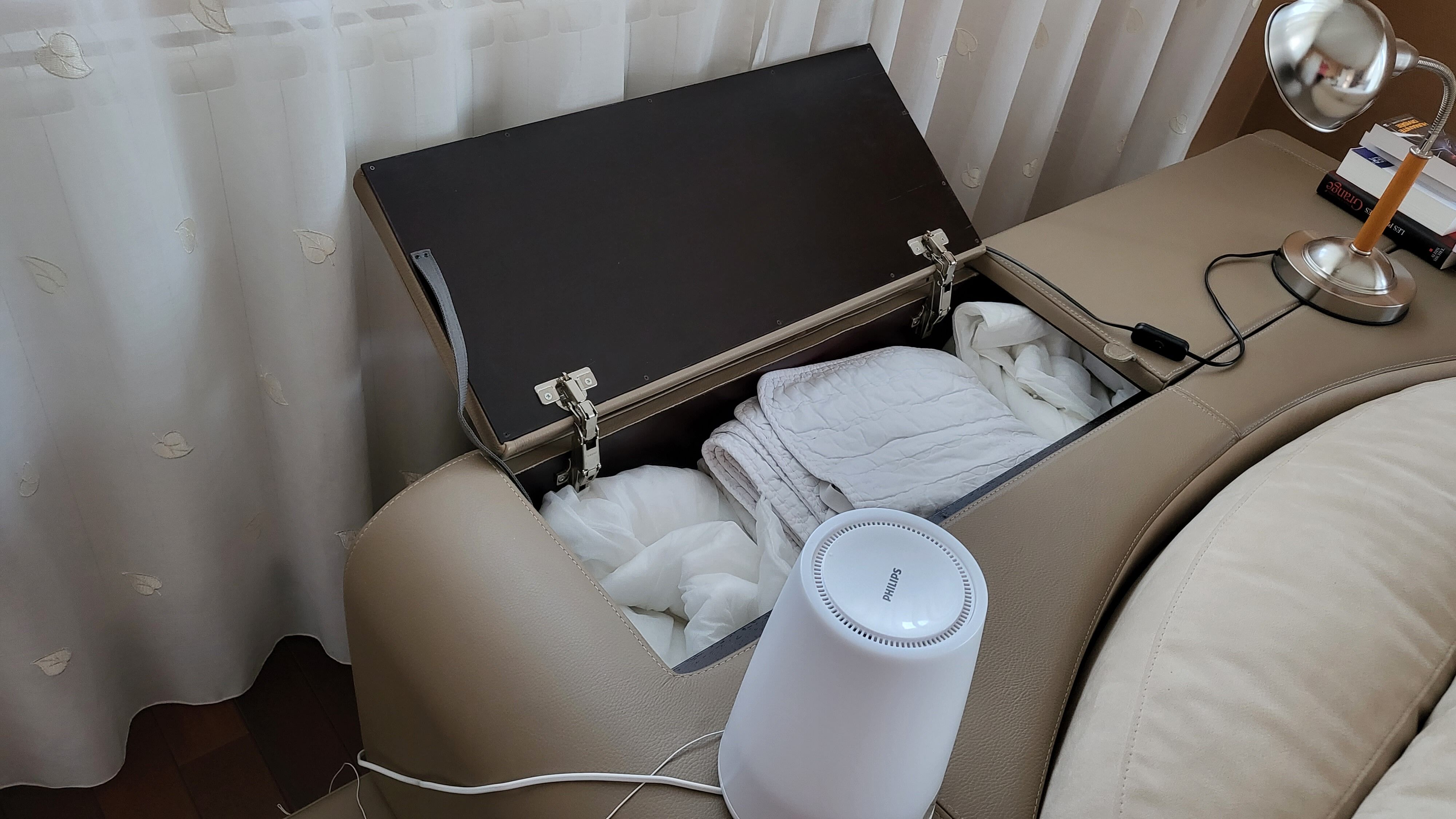 Contemporary round leather bed Roche Bobois