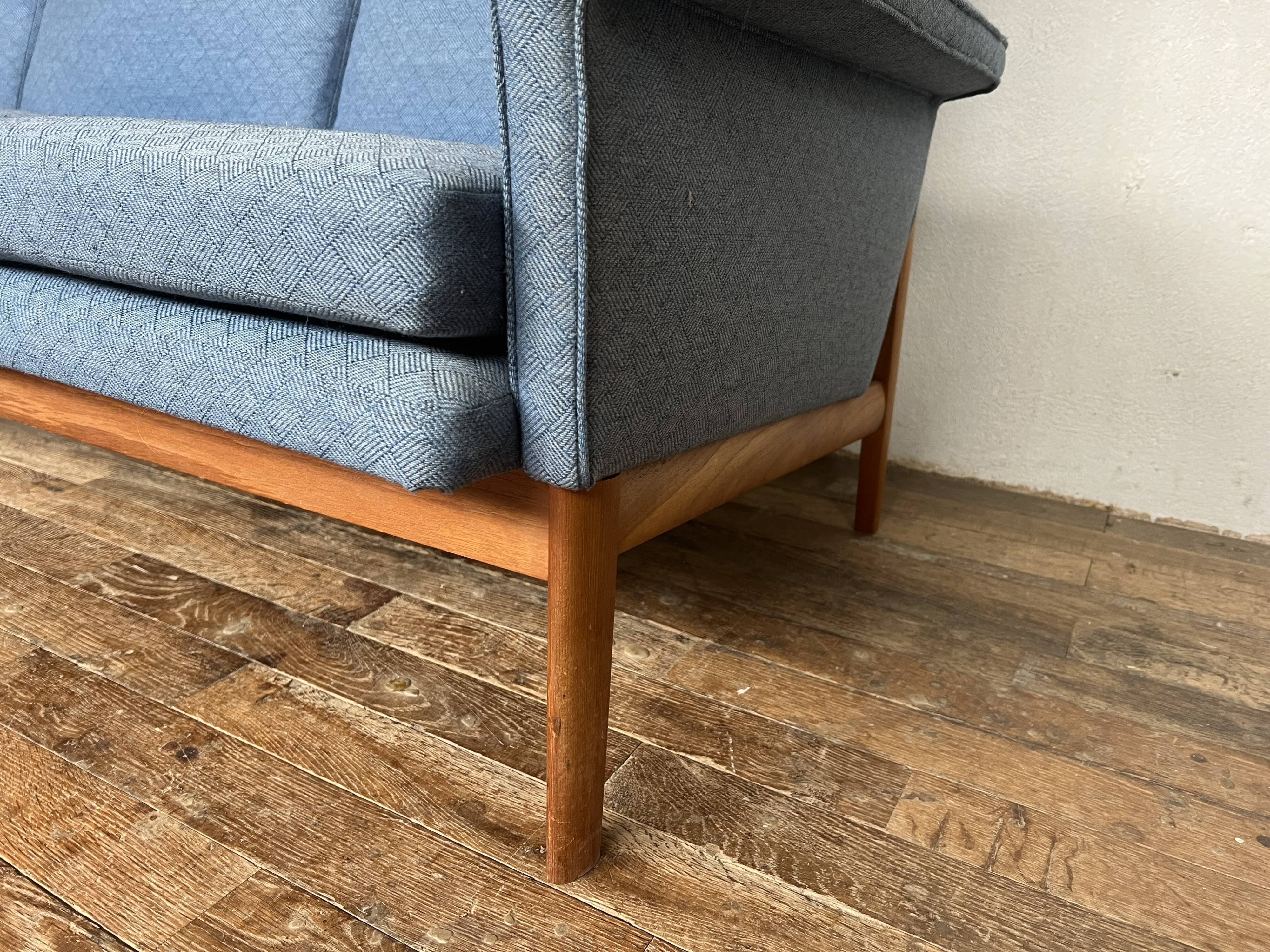 Canapé scandinave modèle Jupiter 218 en teck tissus d'origine vintage