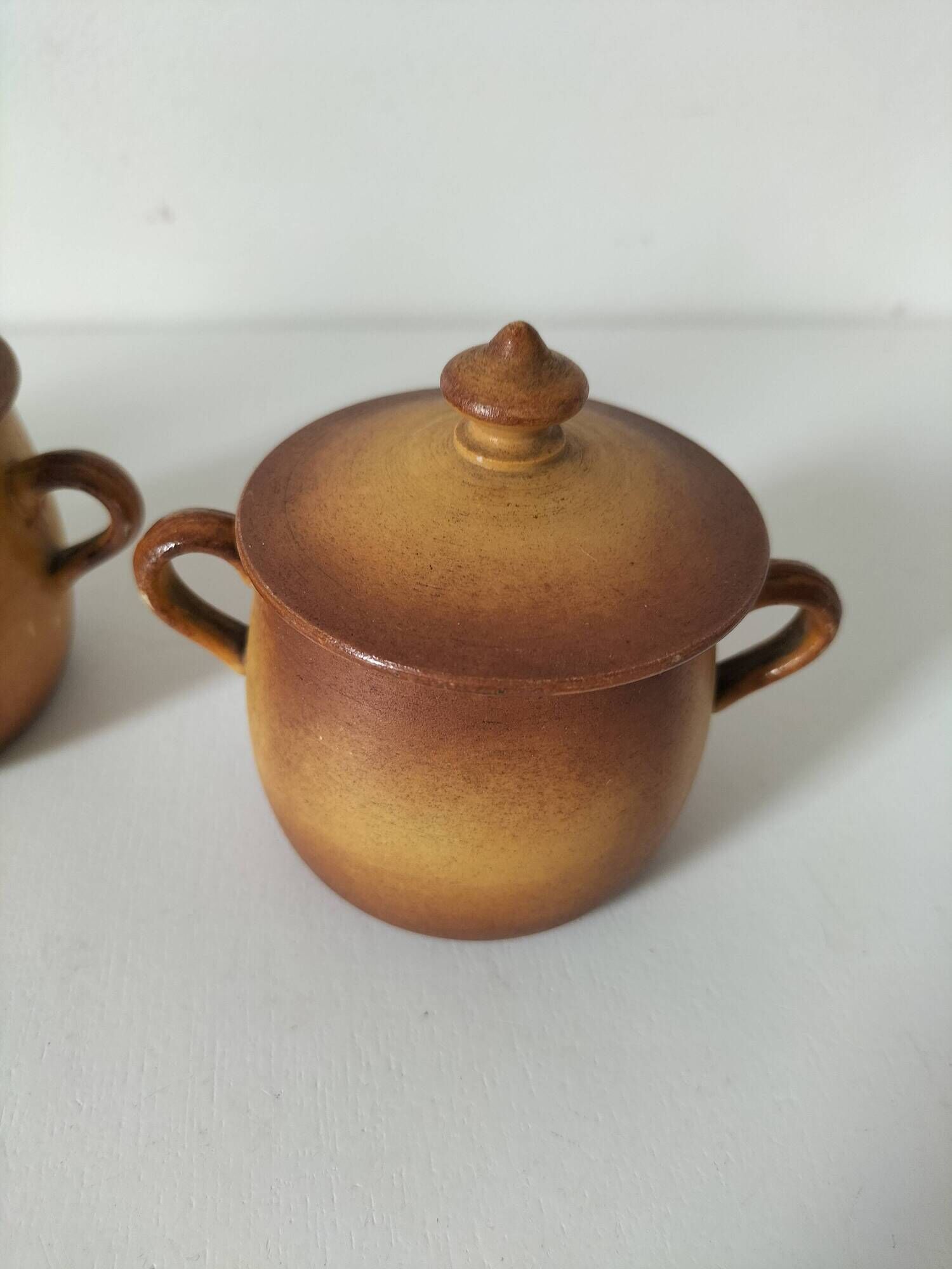 Set of three mini cocottes Pillivuyt in porcelain – 1930s-1940s
