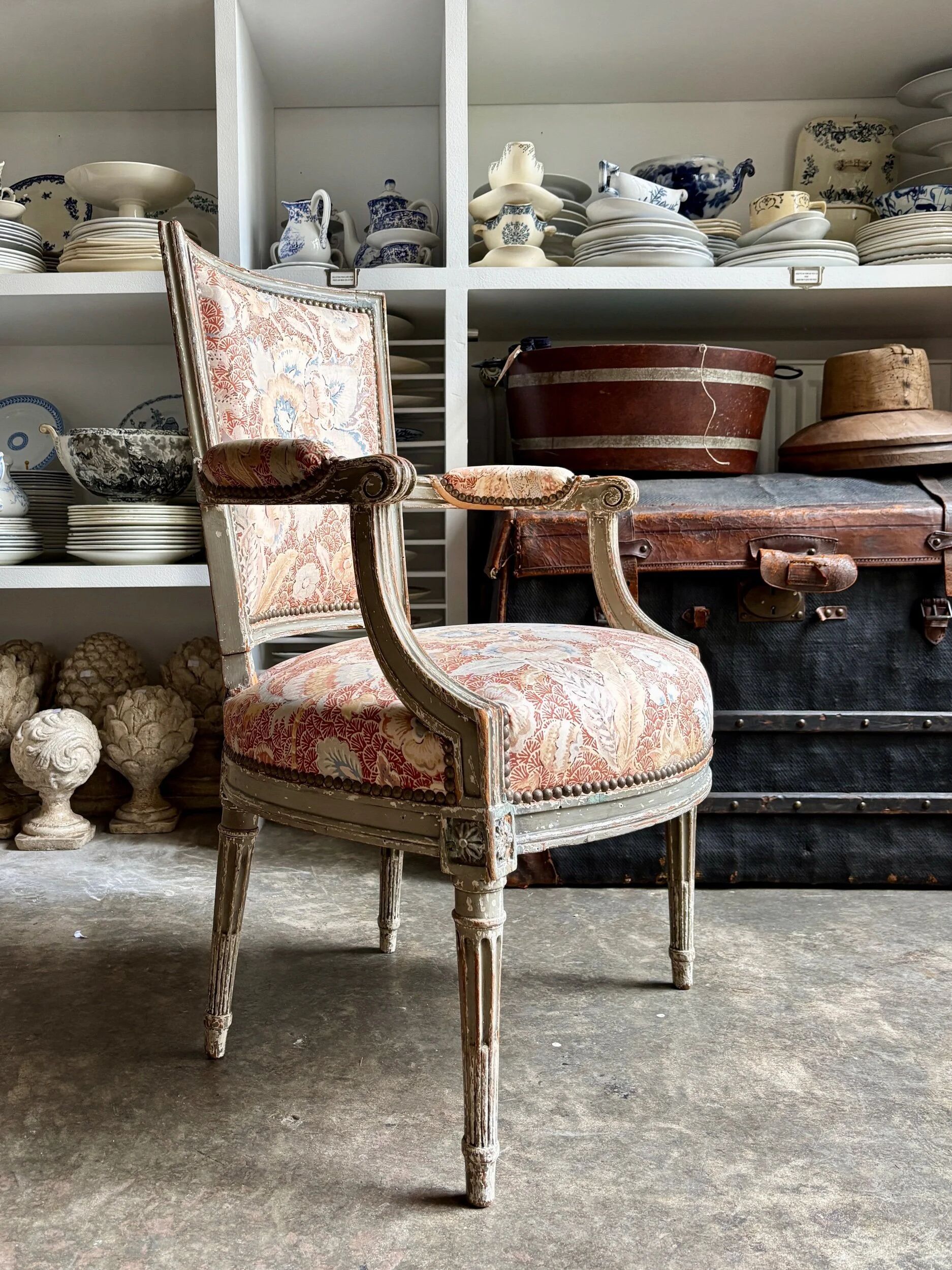 Fauteuil d'époque Louis XVI, tissus indienne n°1