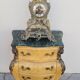 Commode galbée style Louis XV en marqueterie en loupe d'orme et bronze