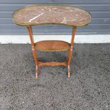 Kidney-shaped flying table