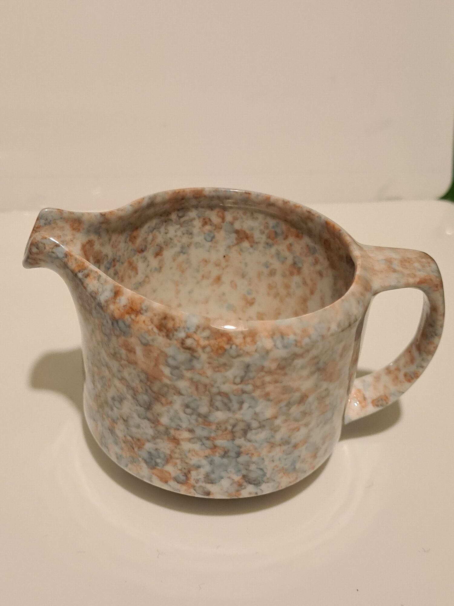 Porcelain milk jug and sugar bowl from Virebent Puy l'Evêque