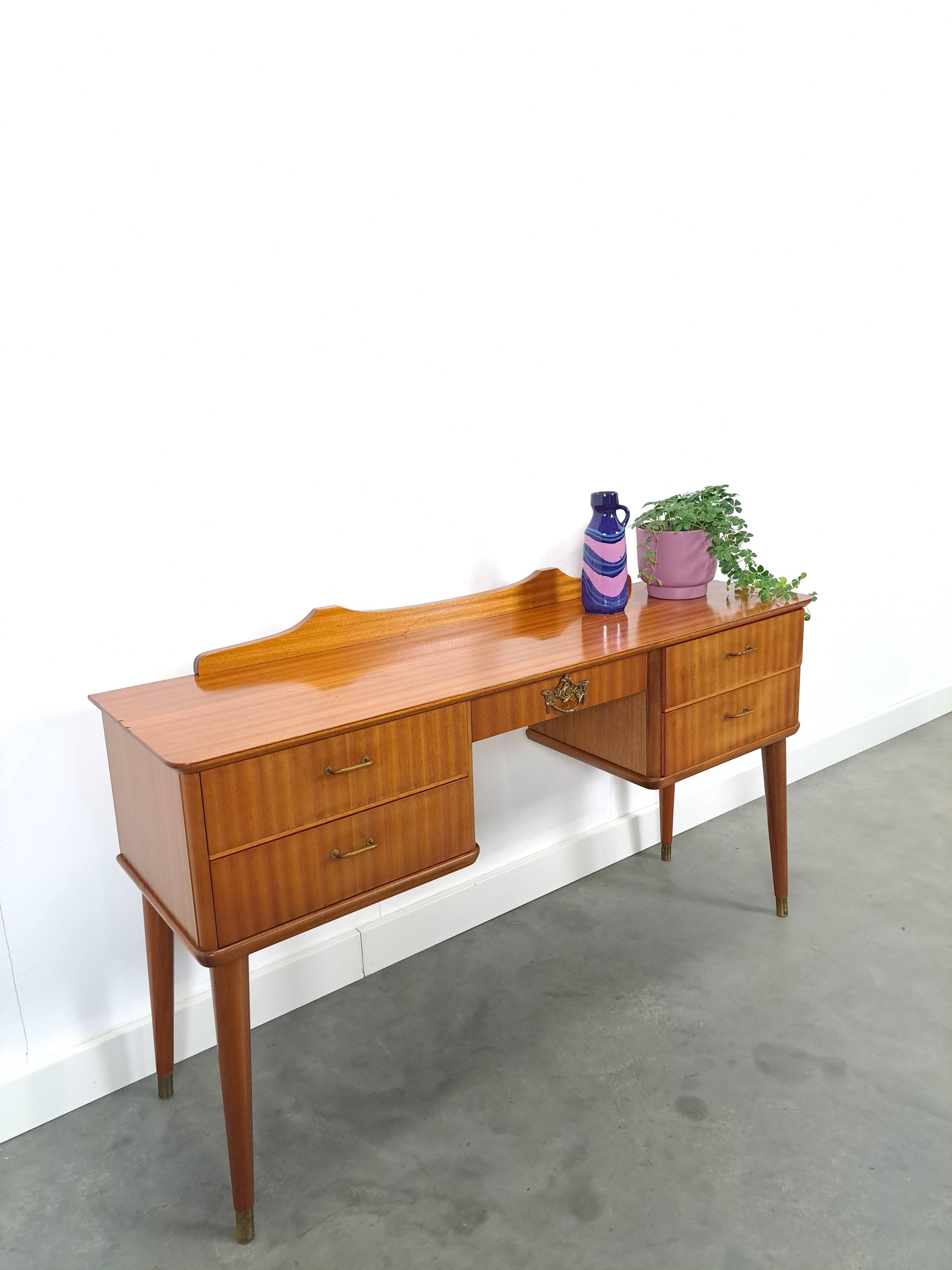 Side table met lades en messing details uit Zweden, kinder bureau