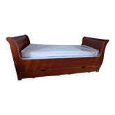 Rustic nesting bed for holiday homes and country houses.
