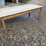 Farm table