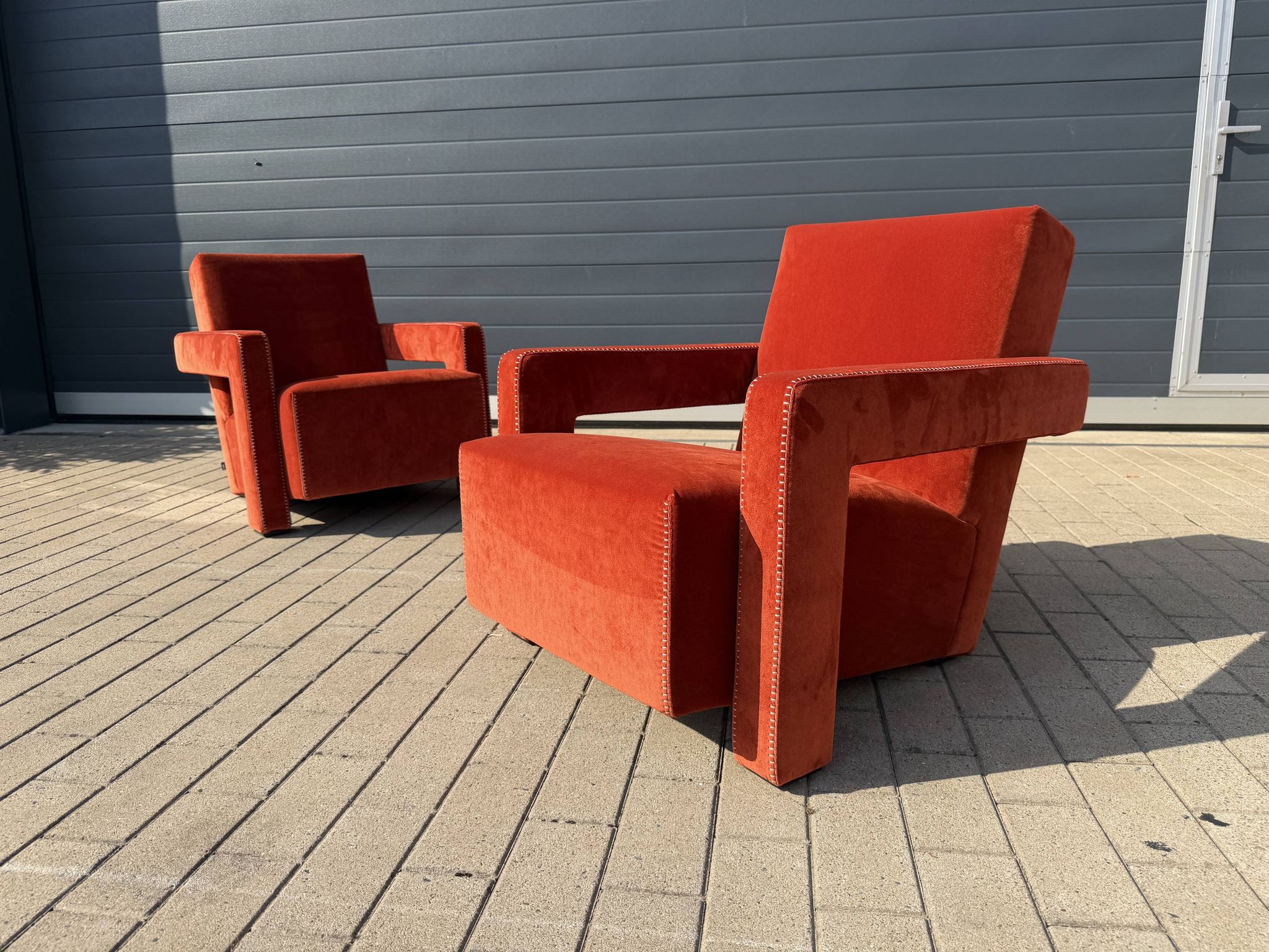 1x Cassina Utrecht chair Terracotta velvet in as new condition!!