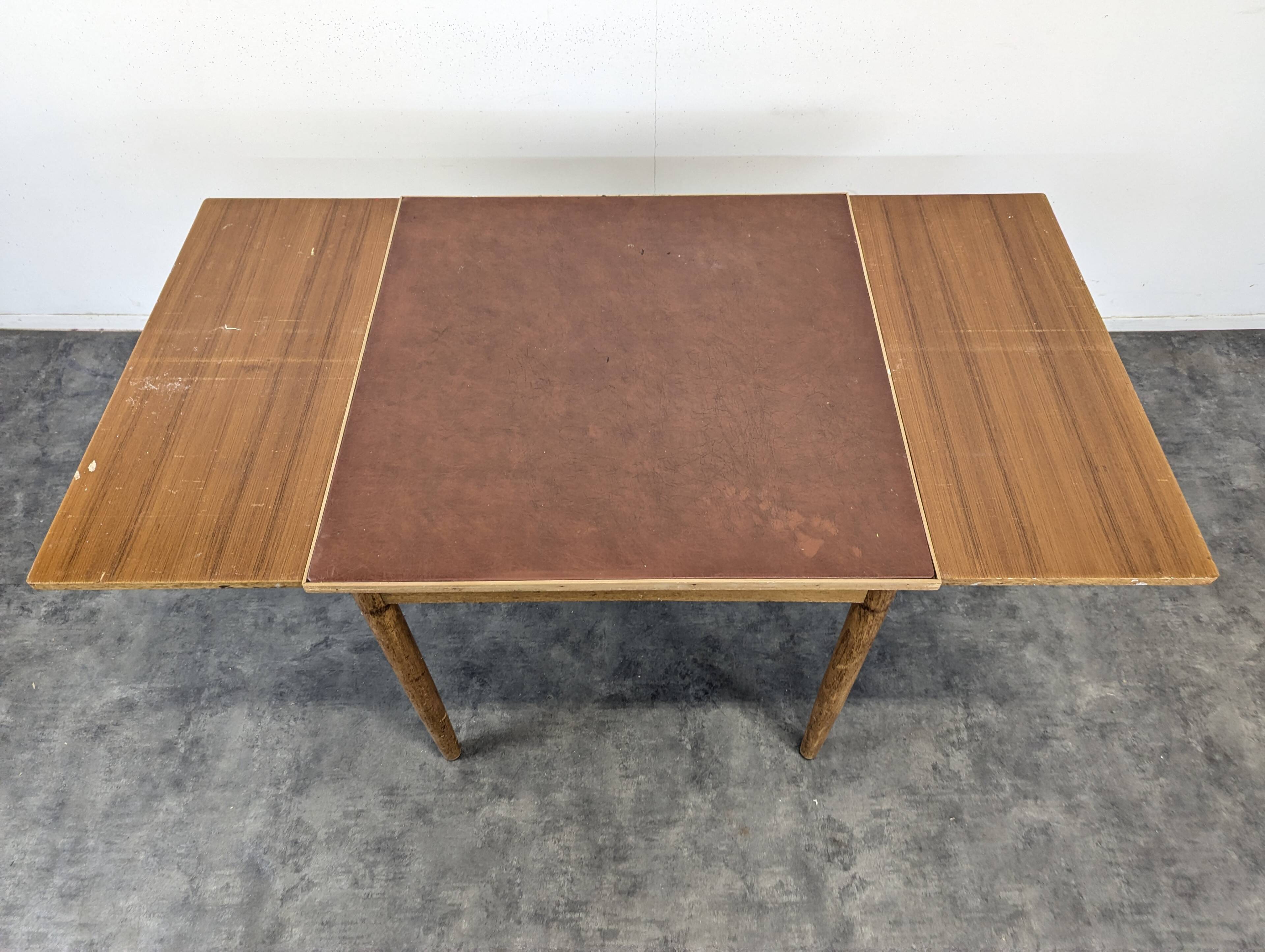 Table à jeu années 60 style scandinave