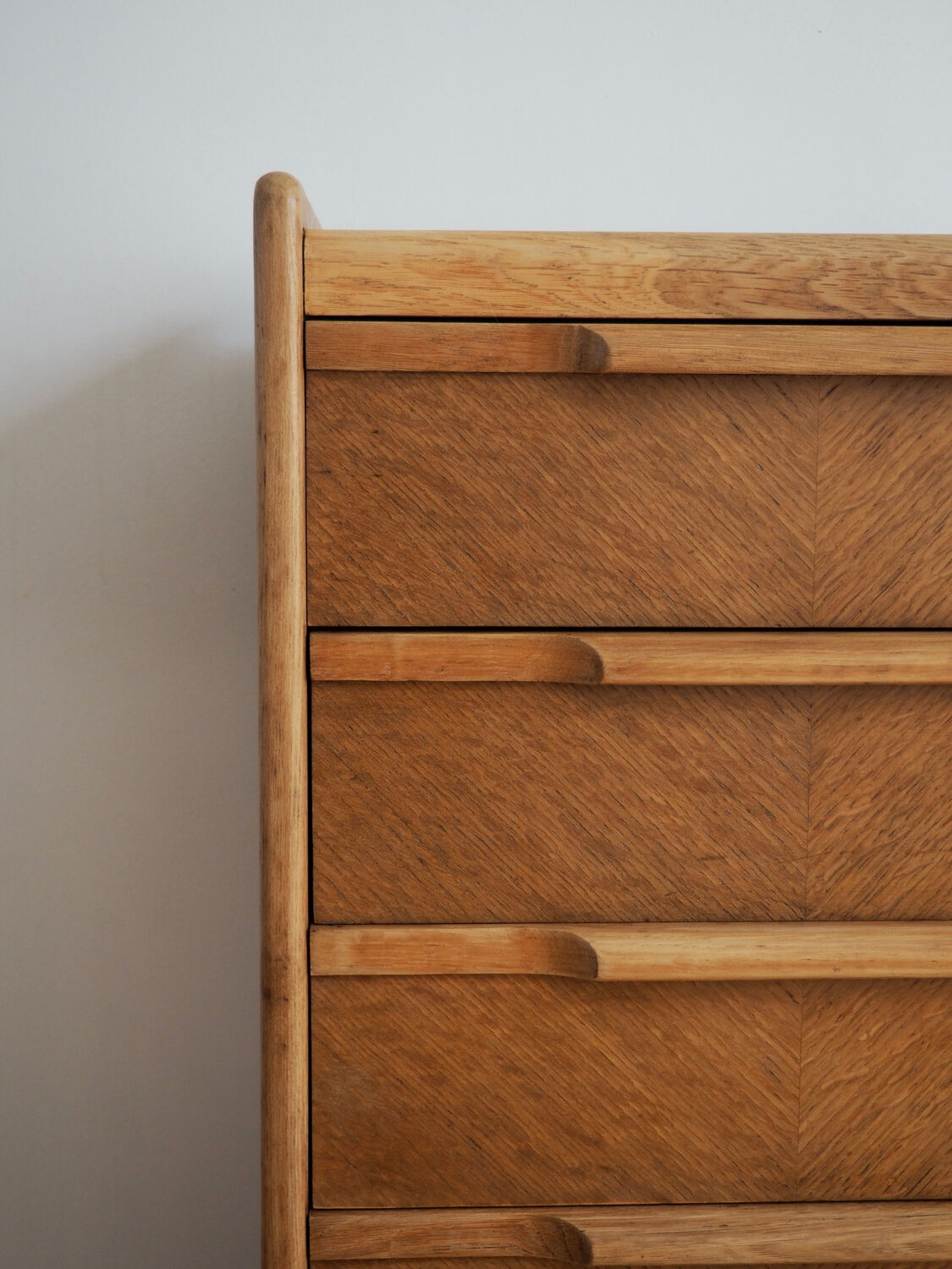 Dresser feet compass