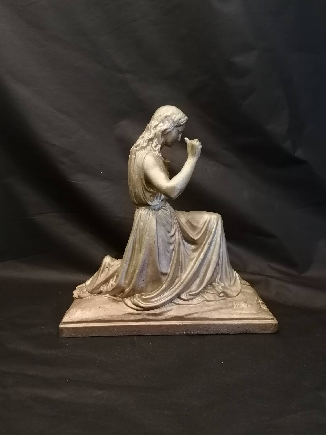 Statuette of a woman in gilded cast iron (Joan of Arc?)