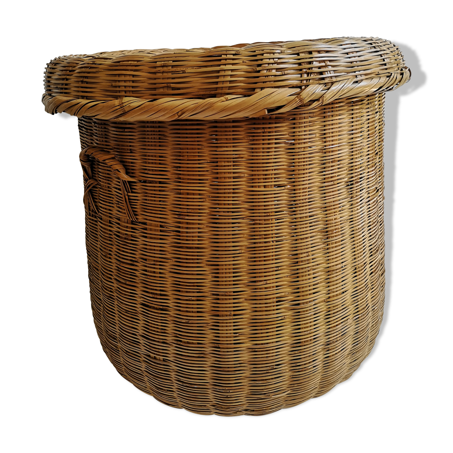 Wicker basket with lid