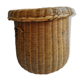Wicker basket with lid