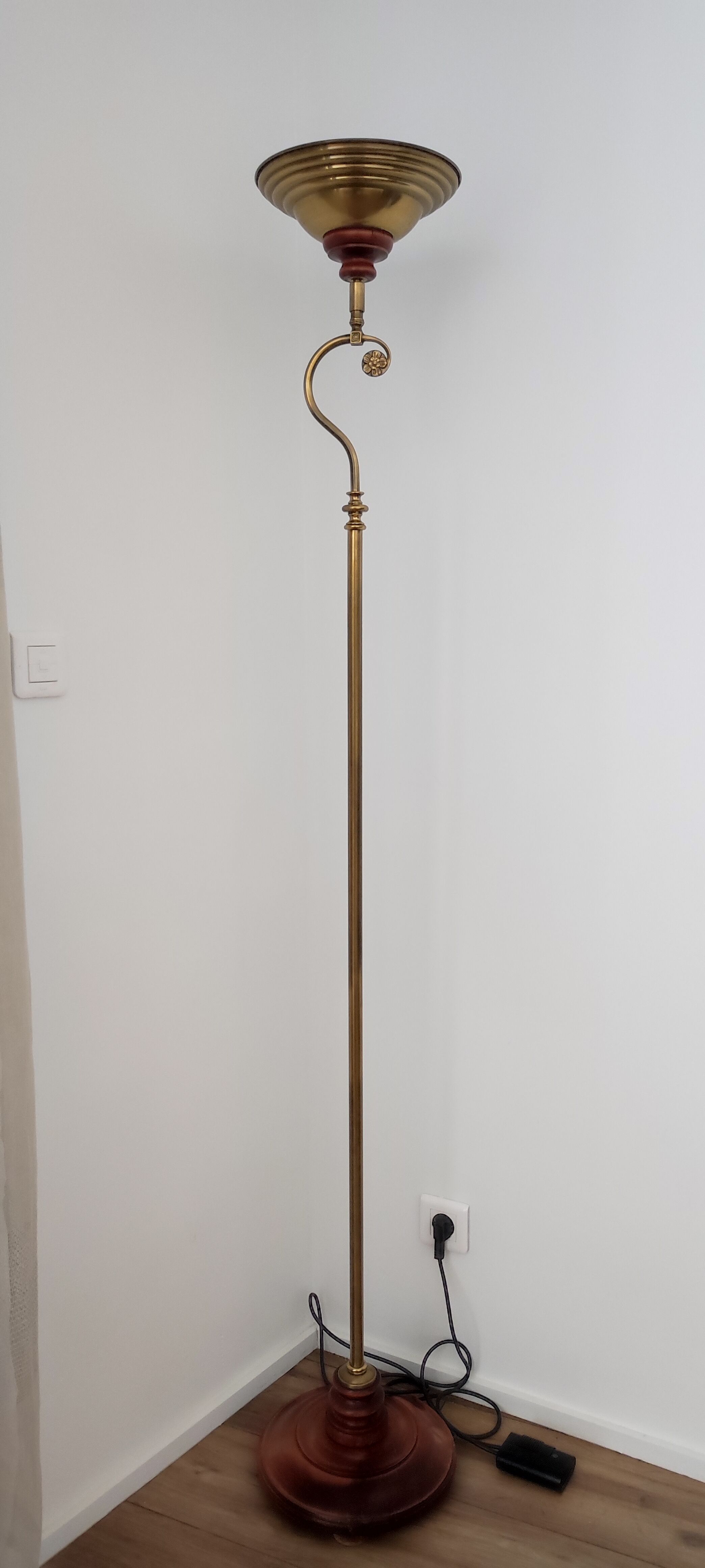 Halogen brass and wood floor lamp