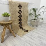 Handcrafted moroccan berber carpet 139 x 83 cm