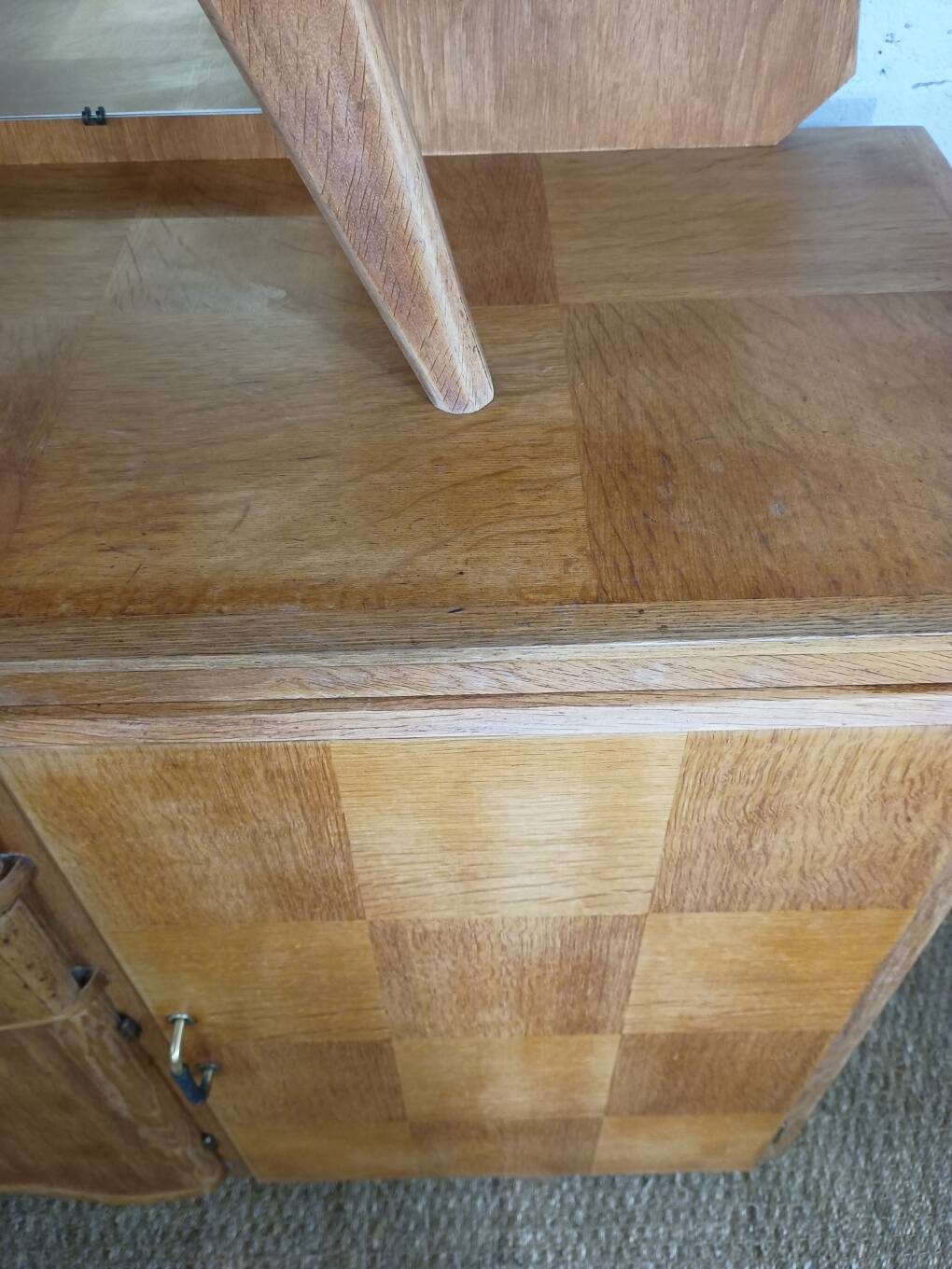 1950s two-body buffet, oak veneer, tapered legs.