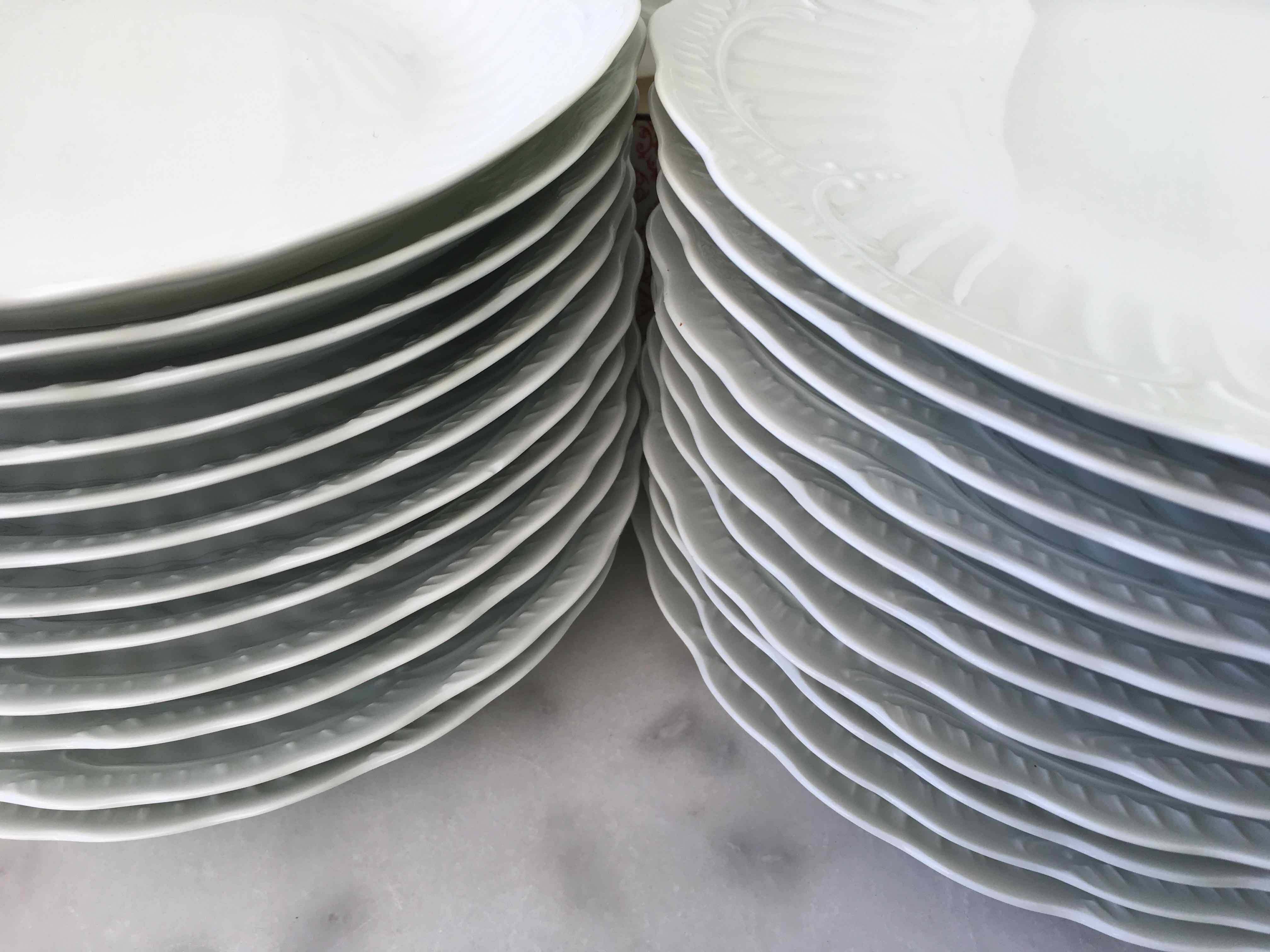 Set de 24 assiettes porcelaine fine de Limoges