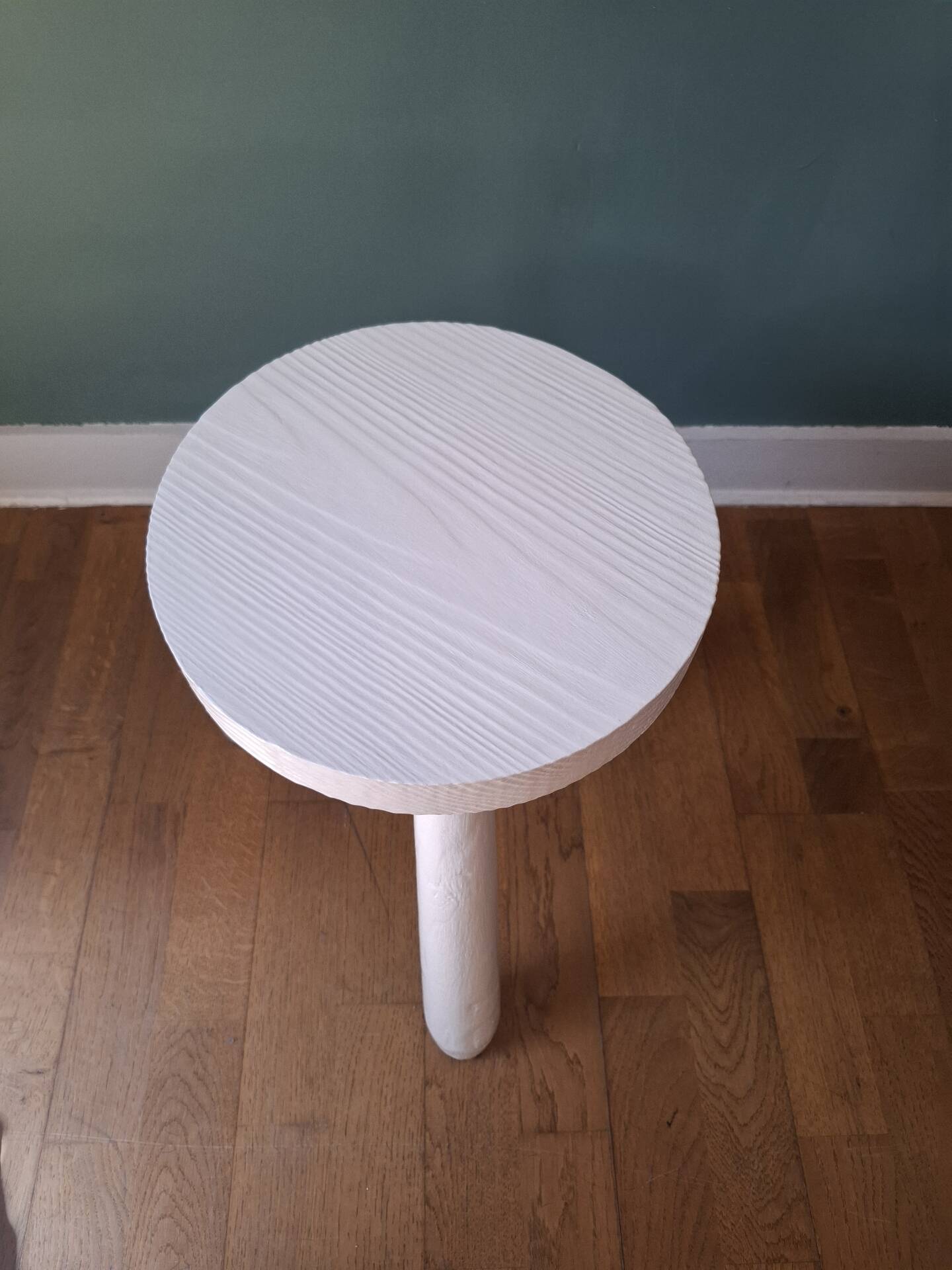 Tabouret tripode
