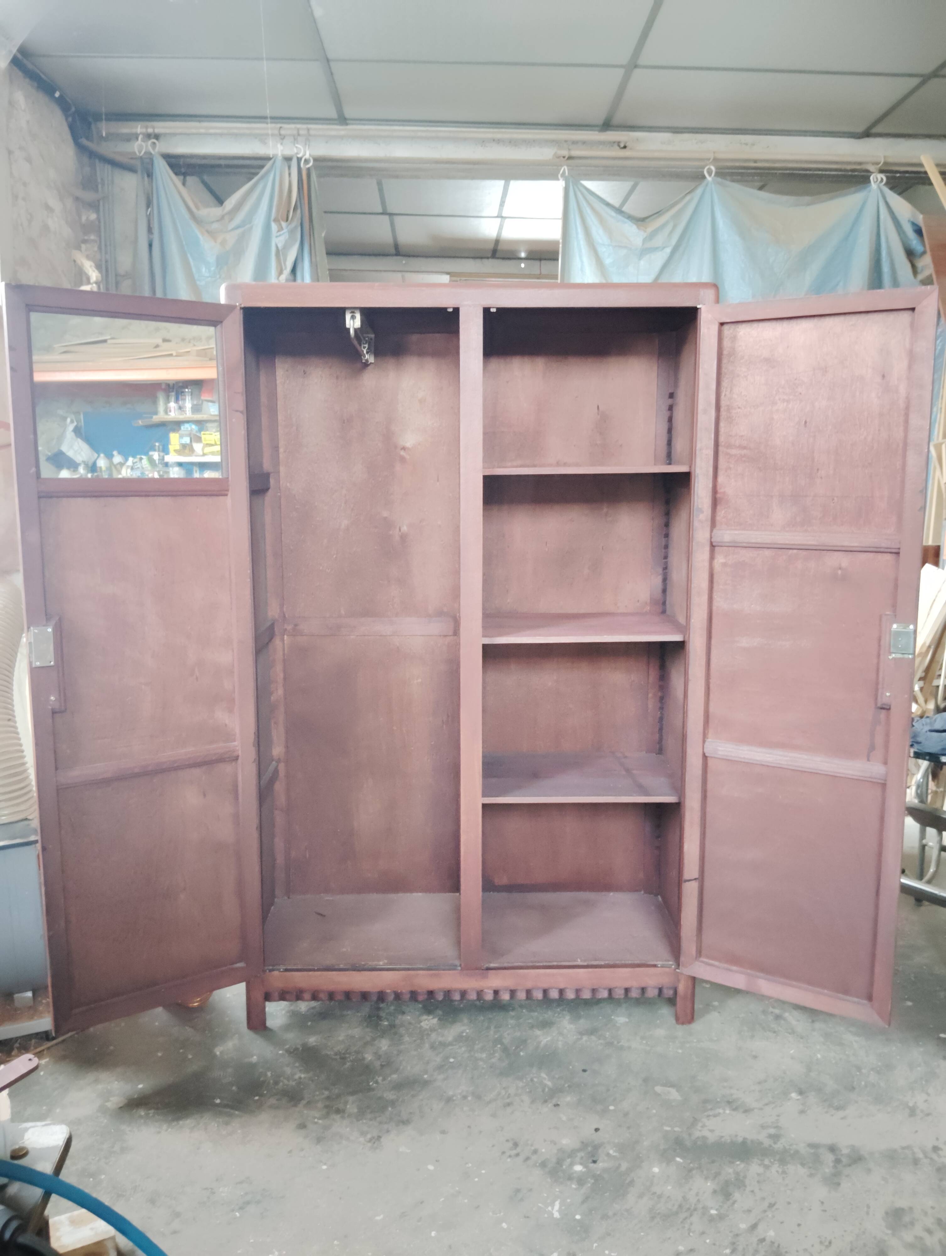 Plain Parisian wardrobe "Art Deco"