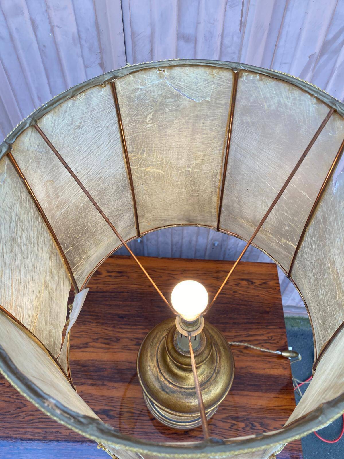 Lampe vintage pied de boule dorée