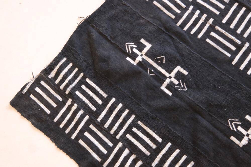 Vintage fabric from Mali black and white - 157 x 210 cm