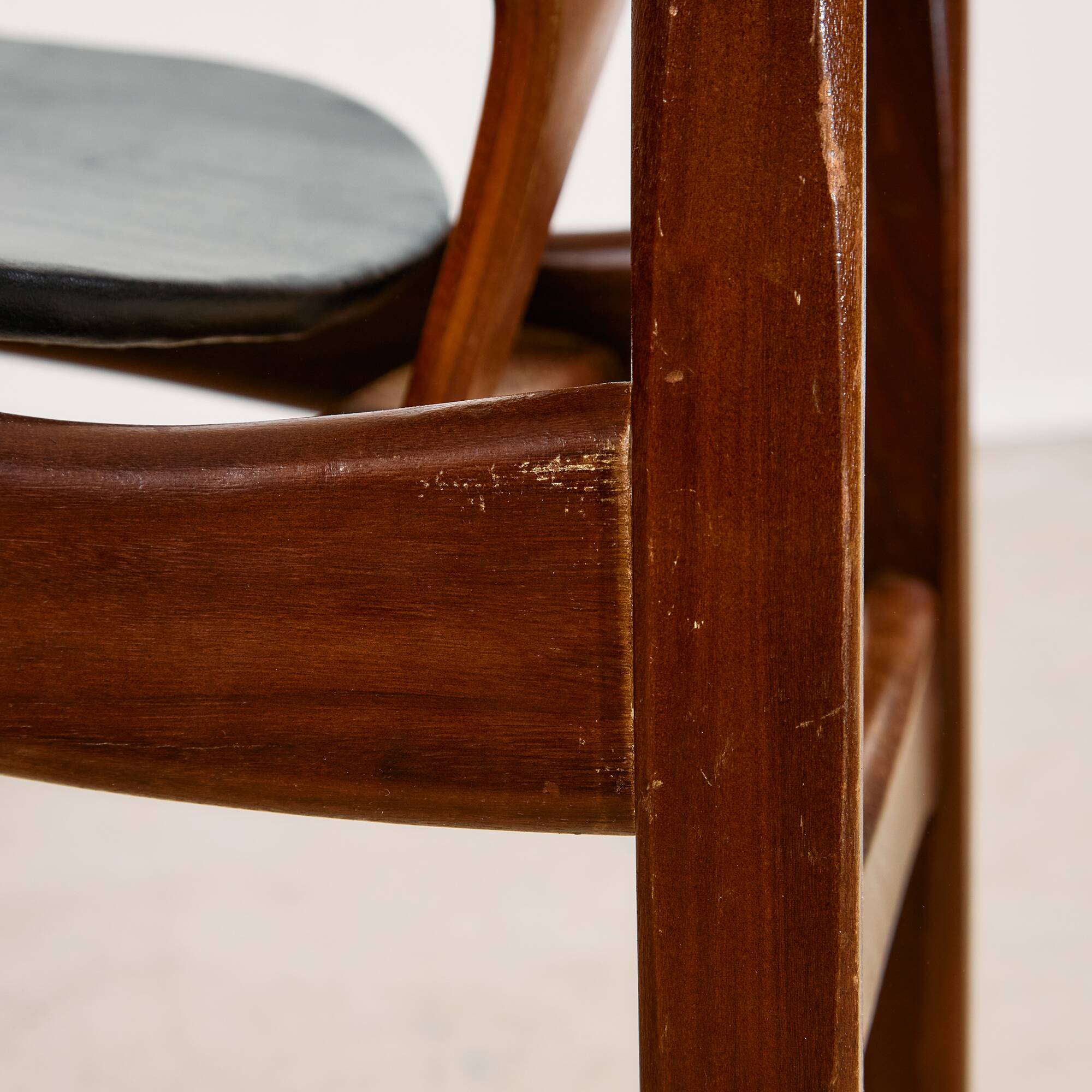 Midcentury Modern Chair by Elliots of Newbury in Black Leather and Teak, 1960s