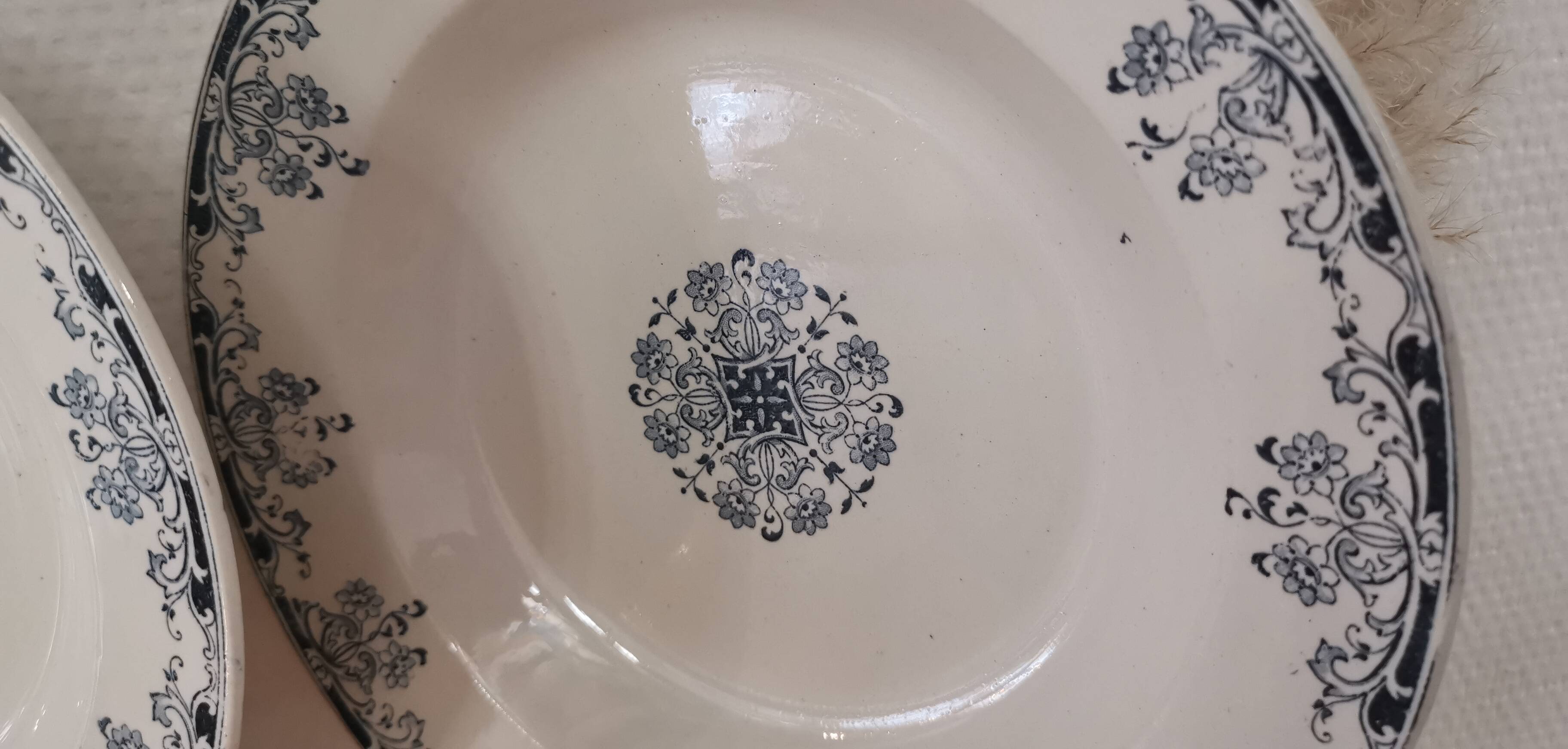 4 hollow iron earthenware plates, Mignon model, H & Cie