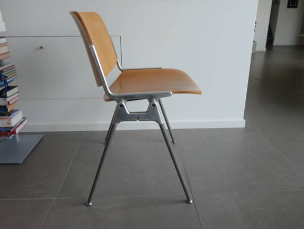 Chaise conçu par giancarlo piretti 60