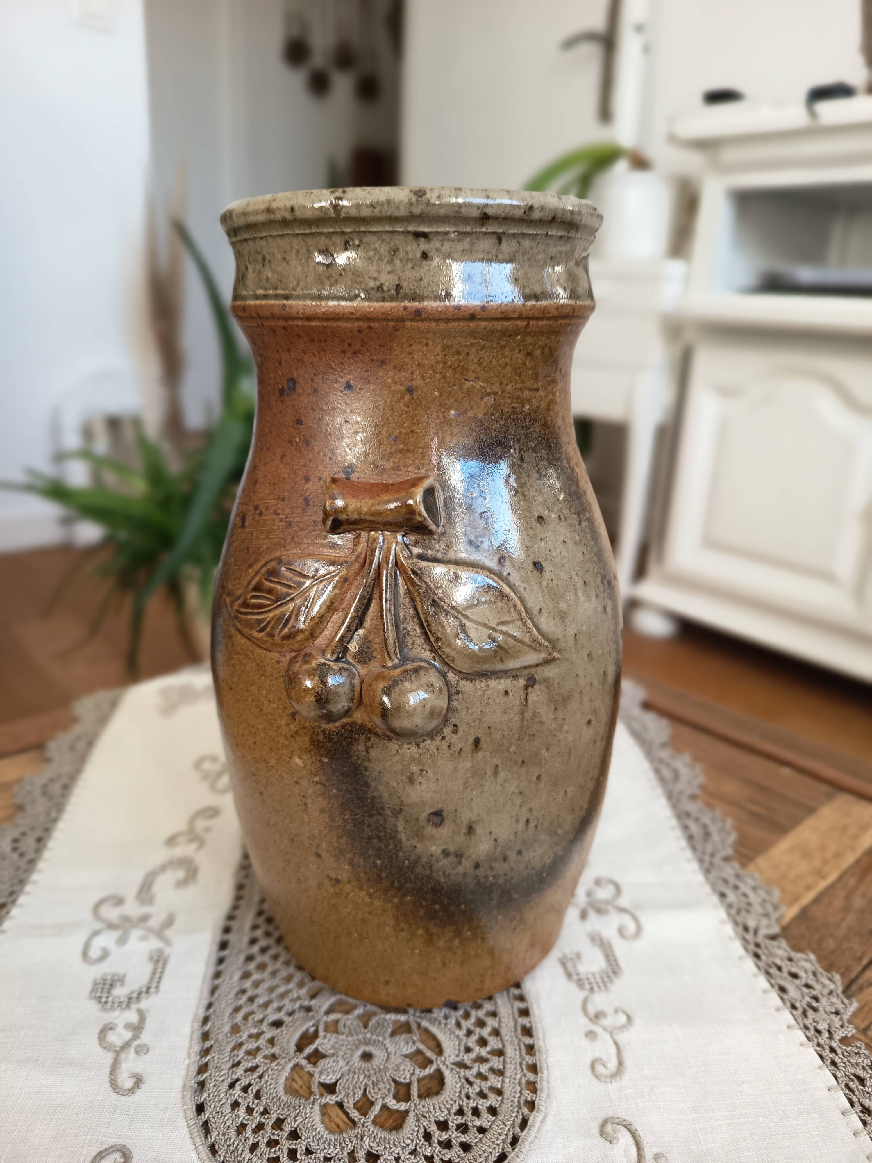 Pyrite stoneware vase, signed Jacques Vilain, La Borne, 1960s-70s.