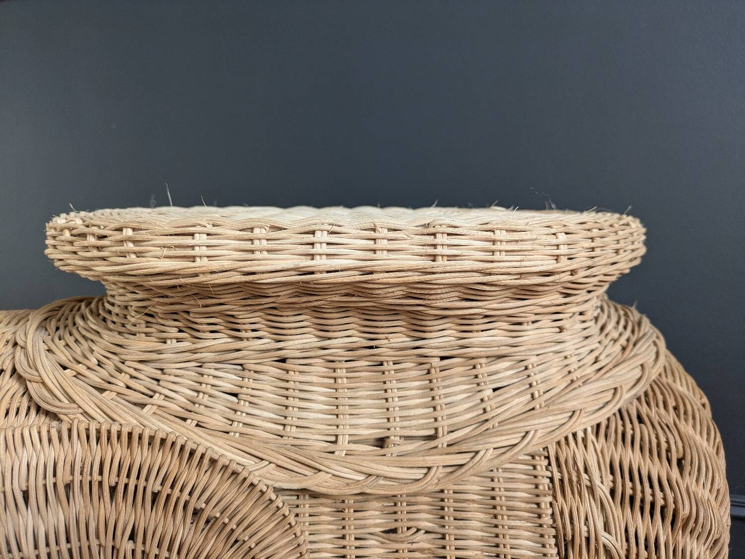 Willow elephant table